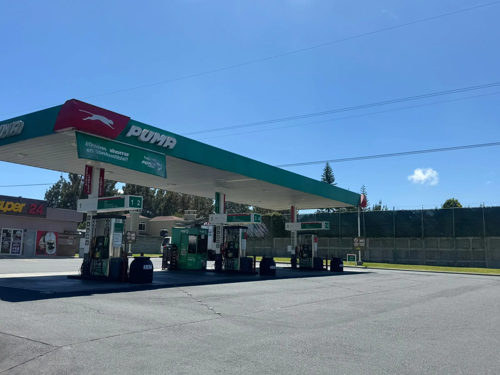 Estación de servicio operada por Dipetrol