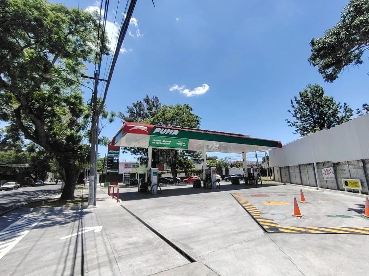 Estación de servicio operada por Dipetrol