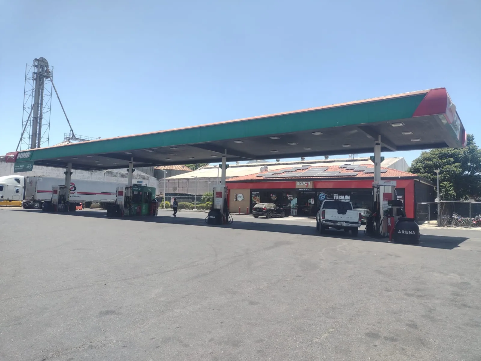 Estación de servicio operada por Dipetrol