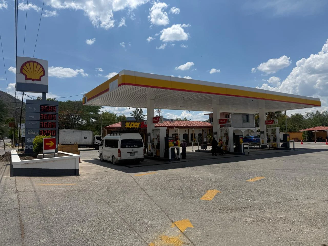 Estación de servicio operada por Dipetrol